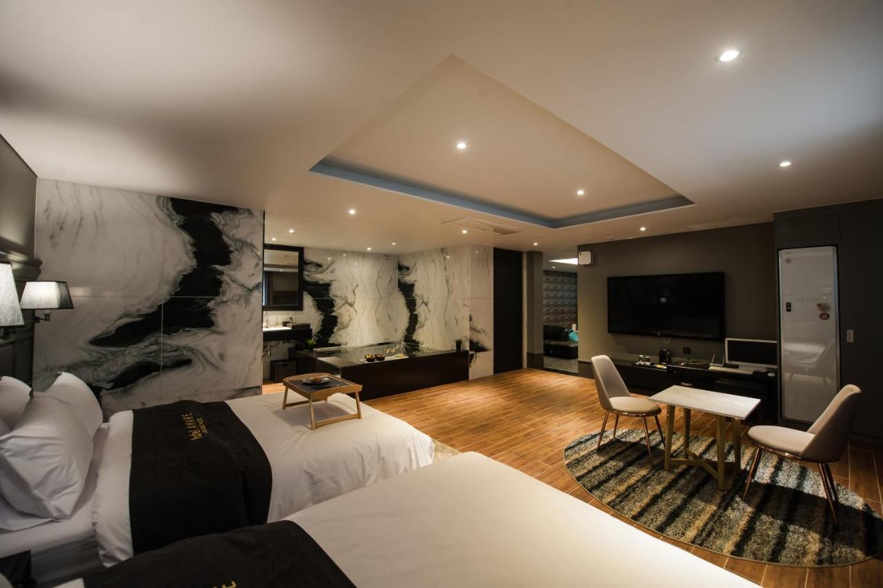 Amare Hotel Suwon Exterior photo